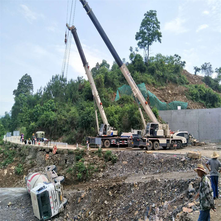 安丘汽车掉沟里叫吊车救援要多少钱
