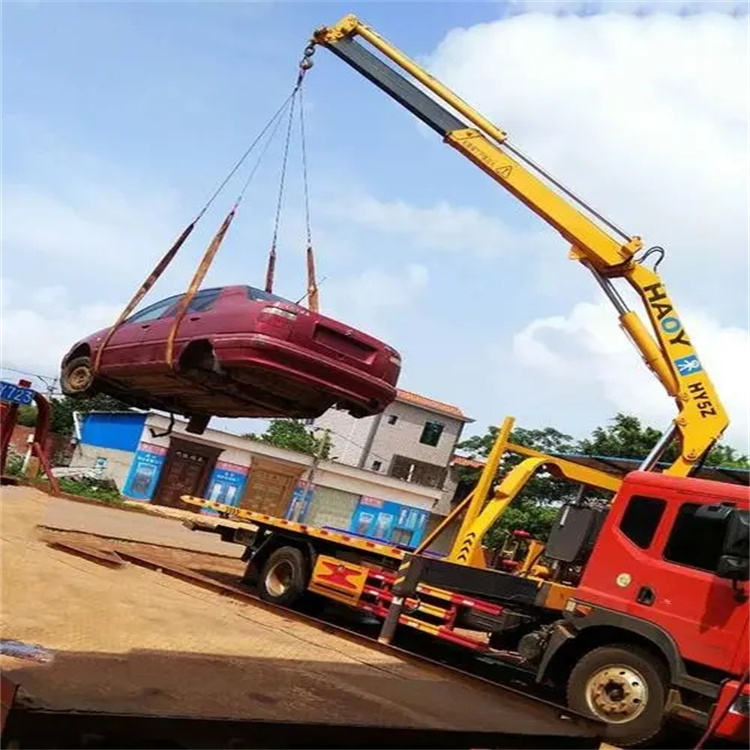 安丘吊车吊汽车的正确方法