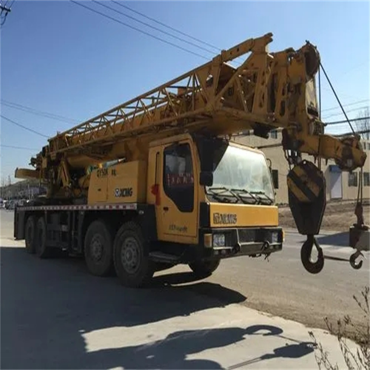 安丘吊车吊挖机吊哪里比较安全